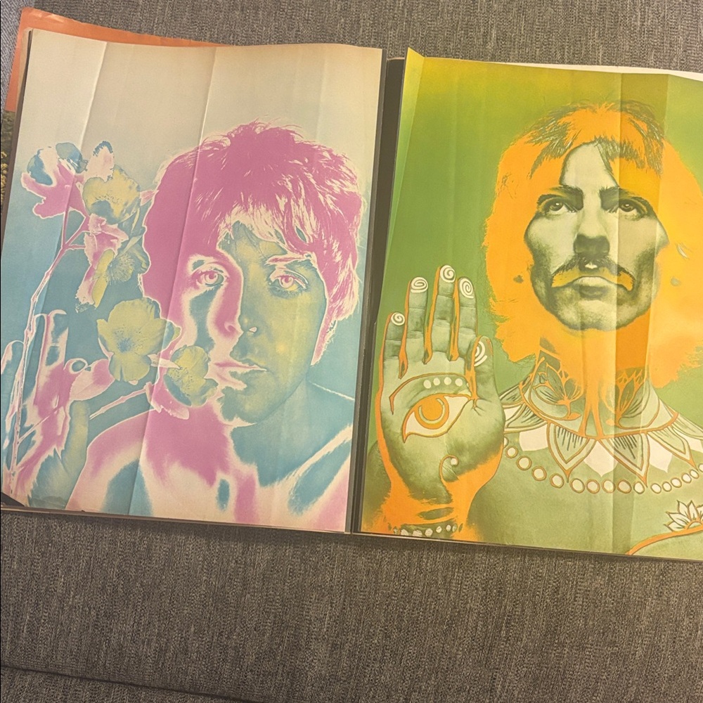 Look  Beatles John Lennon January 9, 1968 Vibrant Red and Yellow Cover - Picture 8 of 10